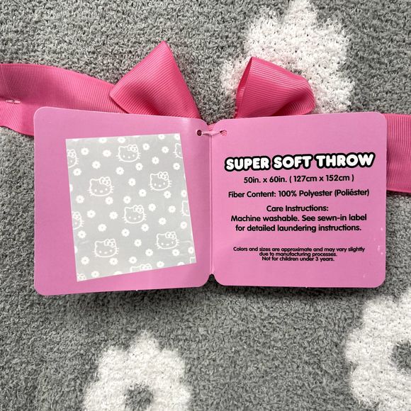 HELLO KITTY Blanket Gray & White Super Soft Throw Blanket 50" X 60" New - Picture 5 of 14
